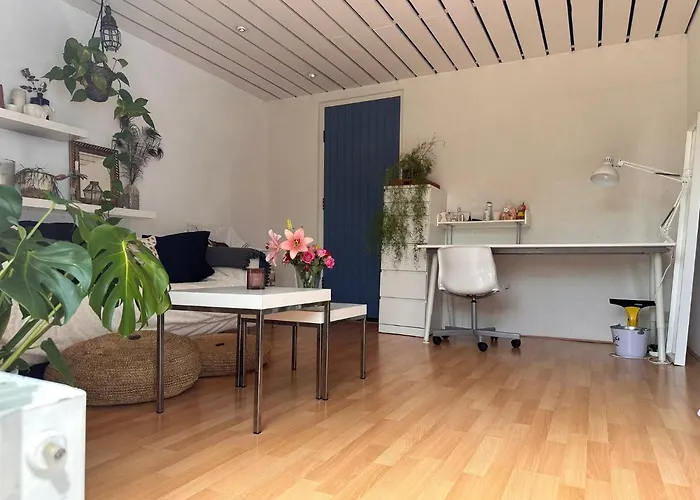 Zuidwest Zeven Free Parking! Гостевой дом