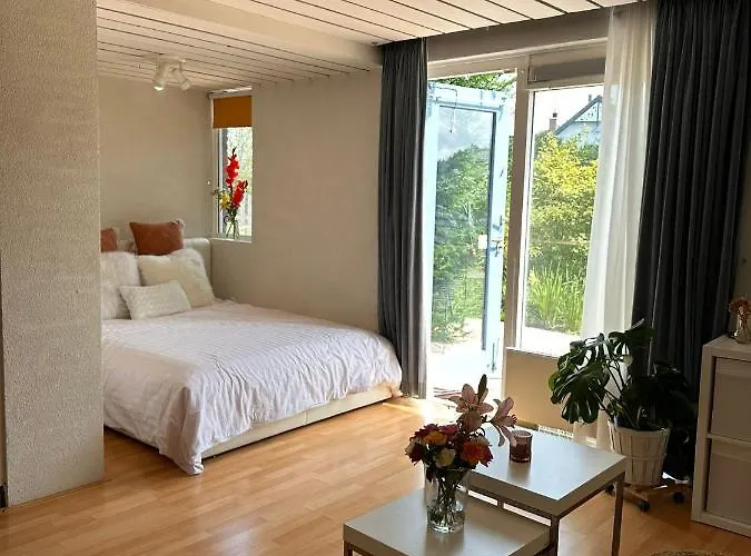 Zuidwest Zeven Free Parking! Гостевой дом 4*